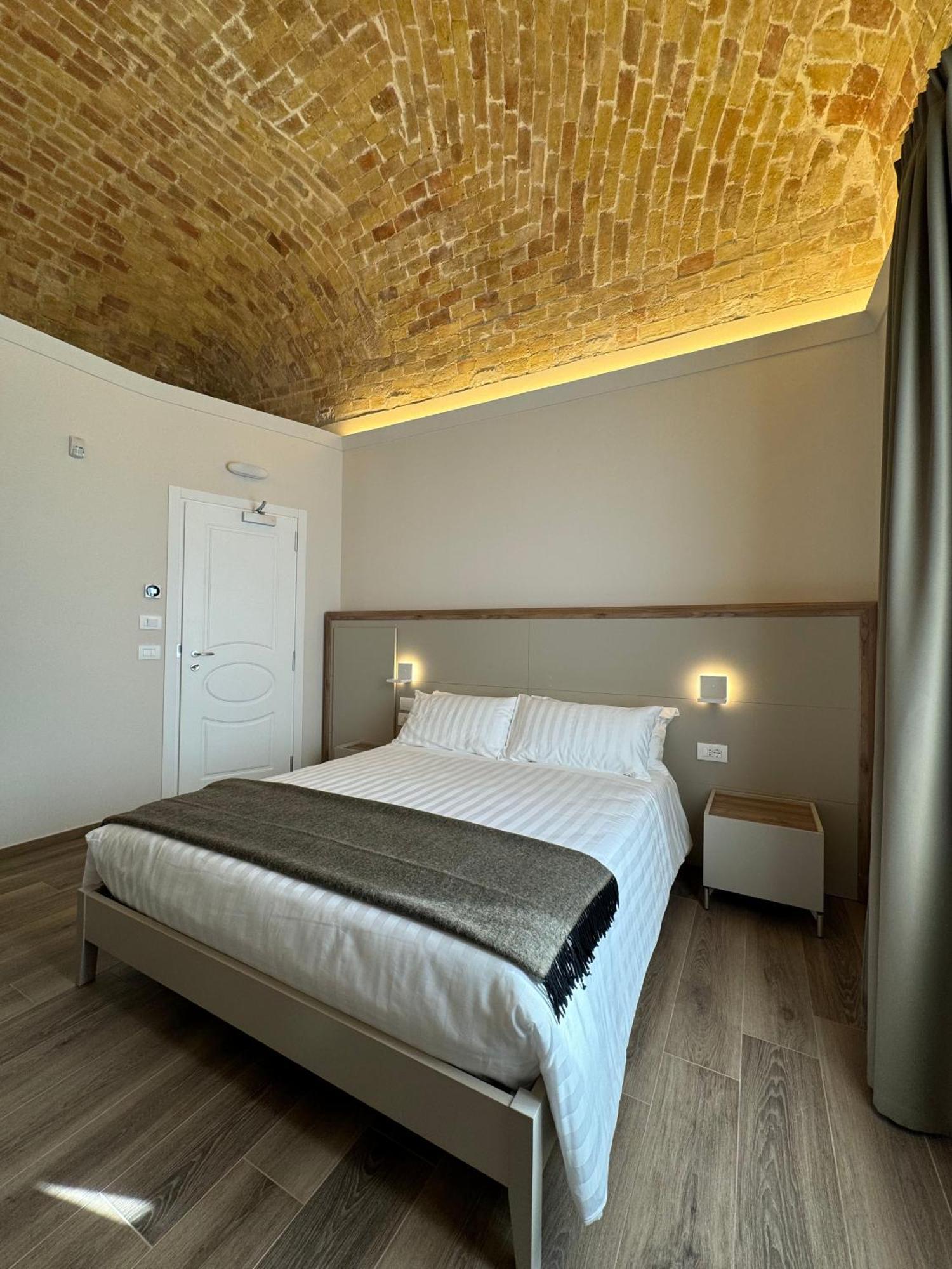 B&B Palazzo Croghan Torremaggiore Exterior photo