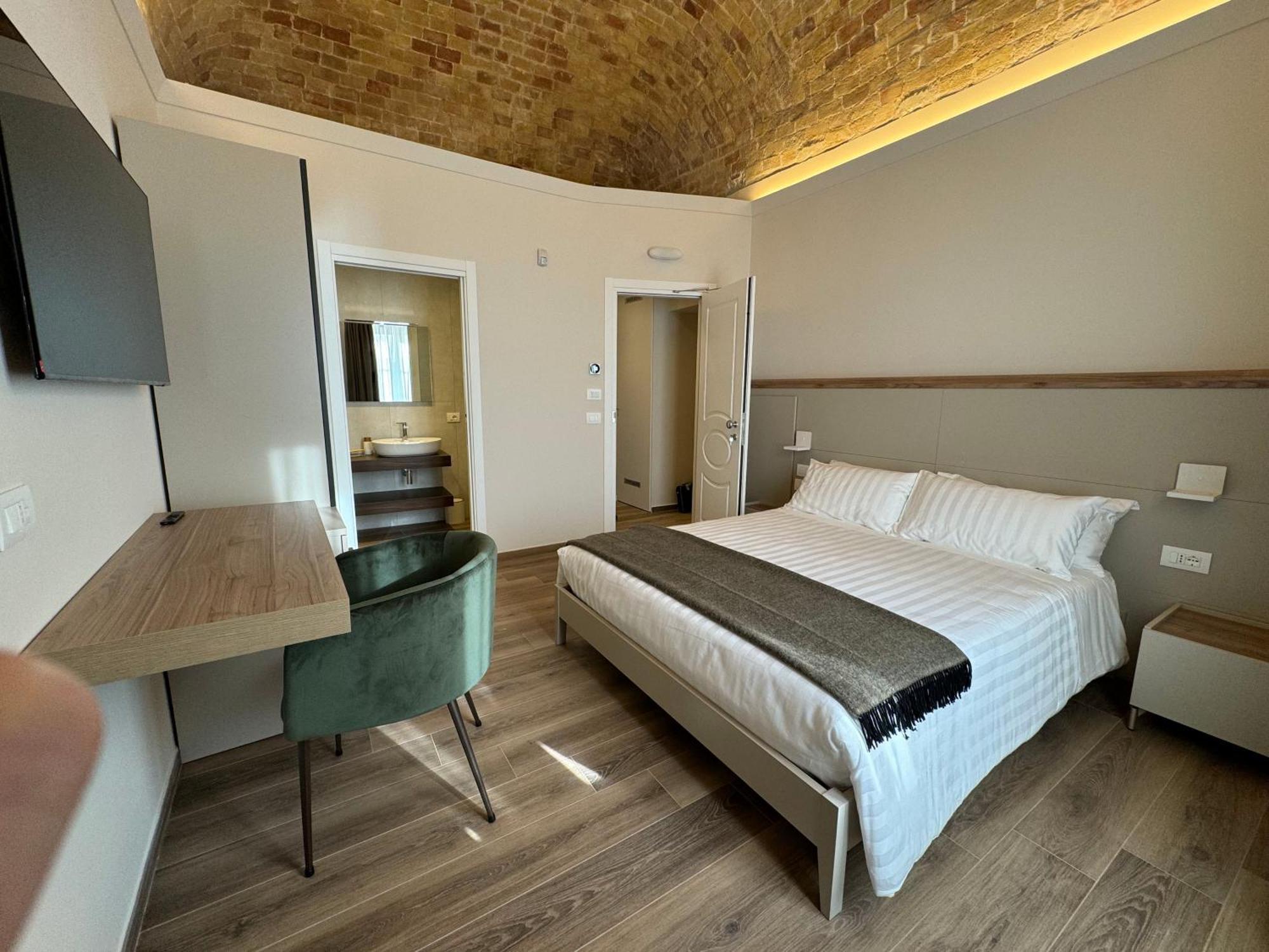 B&B Palazzo Croghan Torremaggiore Exterior photo